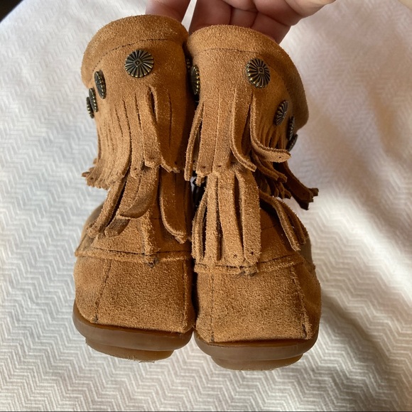 Minnetonka Moccasin Double Fringe Boots - Picture 10 of 10